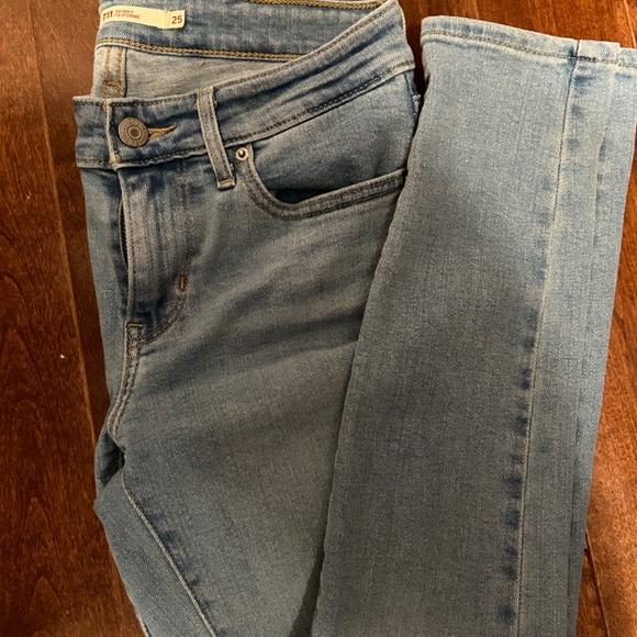 Levi’s 711 - Picture 2 of 2